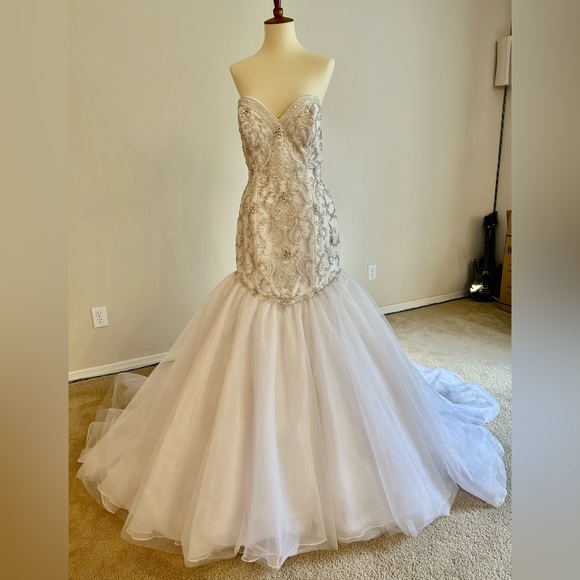 Brand new with tags Alfred Angelo Disney Collection Ariel. Style #249. - Picture 1 of 8